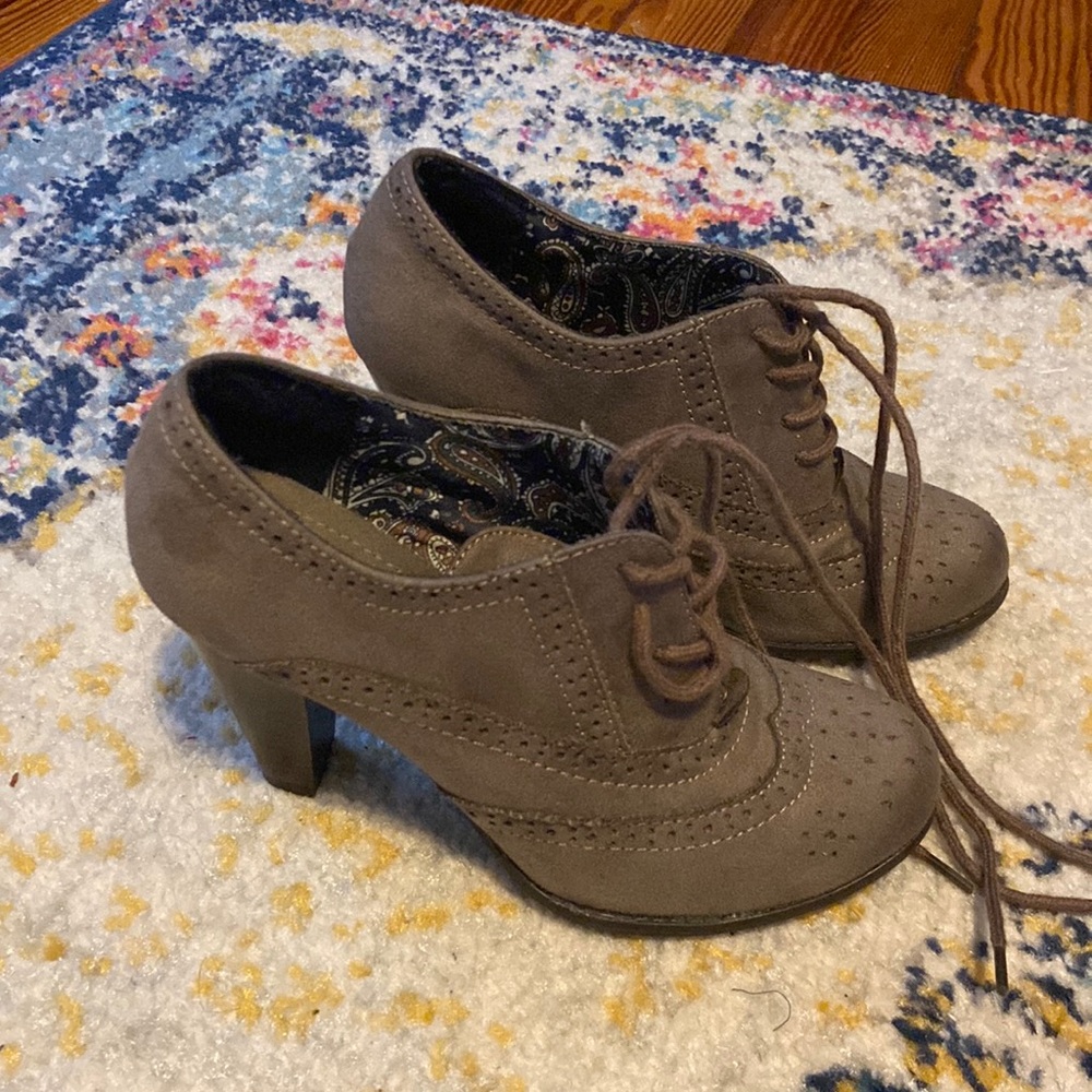 Vintage look gray/brown bootie.  Wooden heel